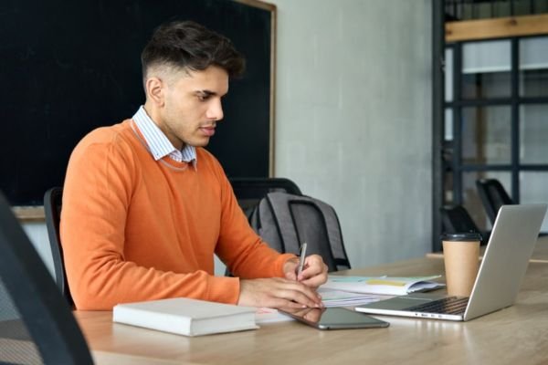 Ventajas Y Desventajas De Estudiar Una Carrera Universitaria